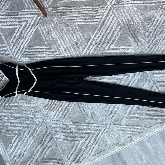 Yllw The Label black work out bodysuit / jumpsuit / onesie - Picture 5 of 6